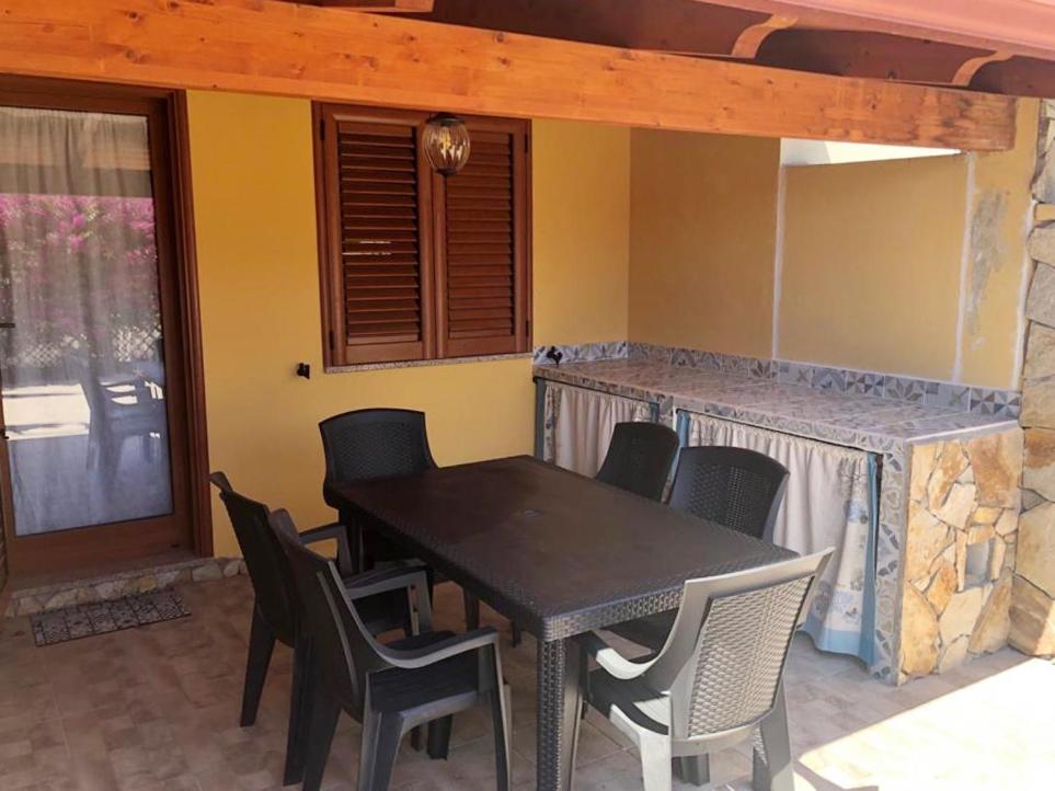 B&B Il Mirto Bianco San Giovanni Suergiu Bagian luar foto