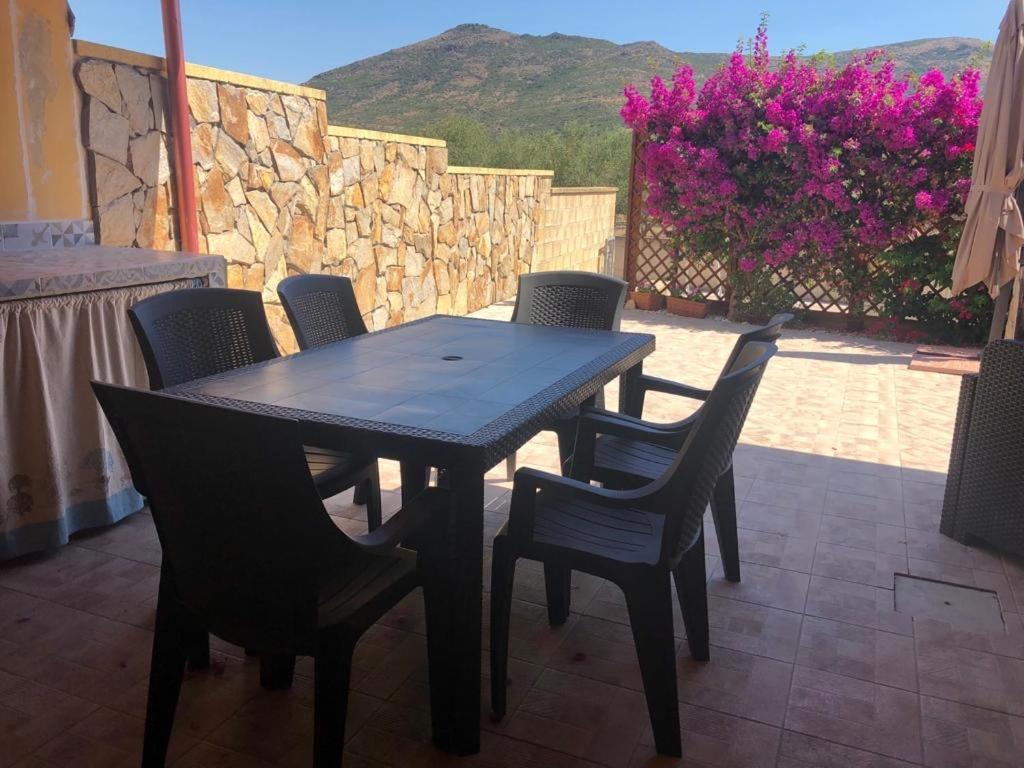 B&B Il Mirto Bianco San Giovanni Suergiu Bagian luar foto